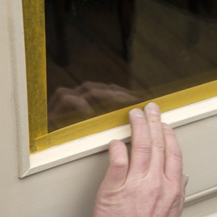 Afplaktape, voorkom het wegtrekken van laklagen Afplaktape, voorkom het wegtrekken van laklagen